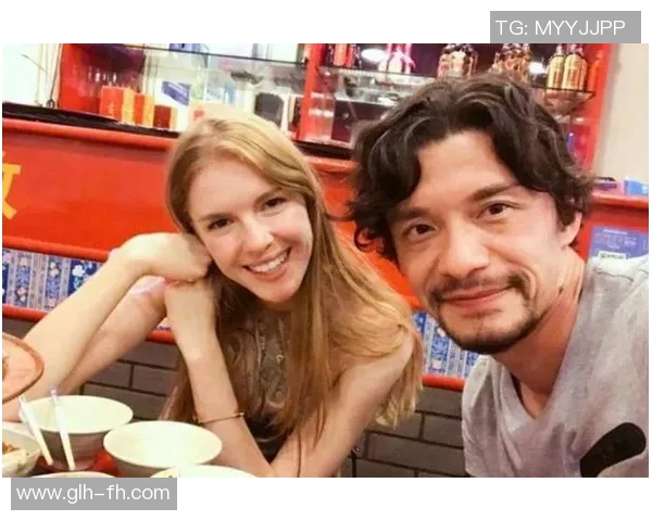 中国足球明星的情感生活揭秘三位妻子的故事与背后的秘密
